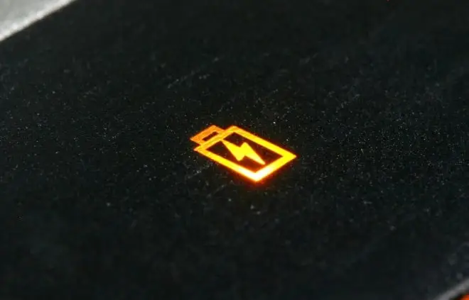 Jak dbać o baterię w laptopie? Fakty i mity dotyczące żywotności akumulatora