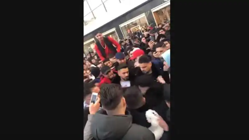 W Berlinie doszło do sporej bijatyki pomiędzy fanami dwóch YouTuberów