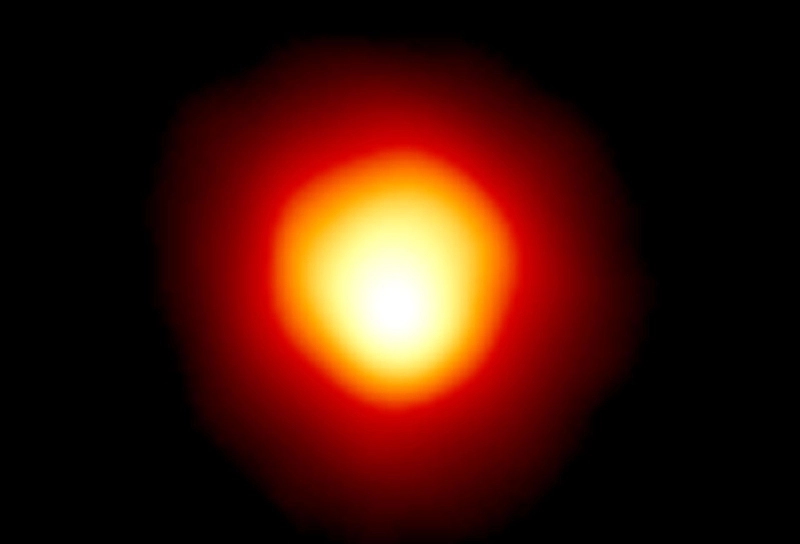 W końcu wiadomo, co przyćmiło Betelgezę – dlaczego gwiazda świeciła słabiej?