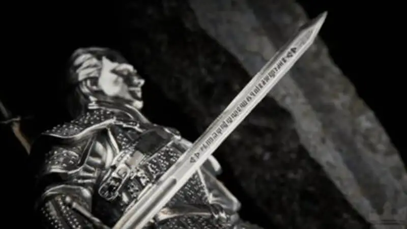 Powstała moneta w kształcie statuy Białego Wilka. To pierwsza taka na świecie