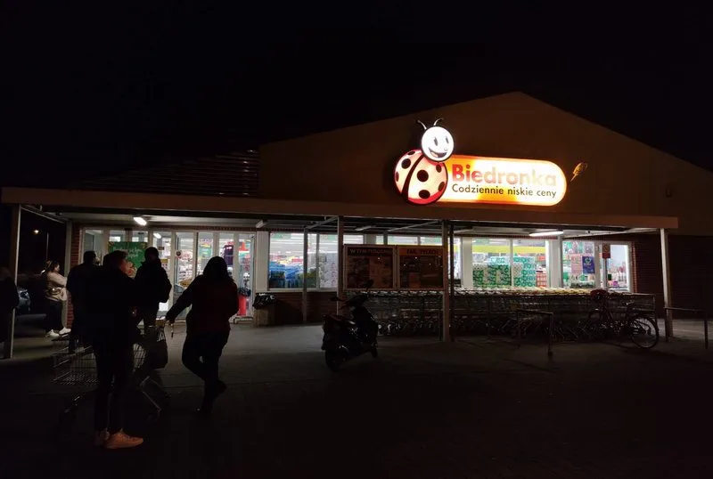 Wpadka Biedronki. Klienci mogli kupić elektronikę wartą setki złotych za grosze