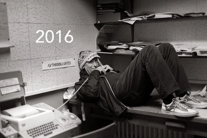 Bill Gates idealnie odtworzył kultowe zdjęcie z 1973 roku