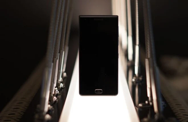 BlackBerry Motion bez fizycznej klawiatury już oficjalnie