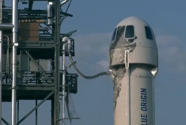 Stało się. Jeff Bezos odbył pomyślny lot w kosmos