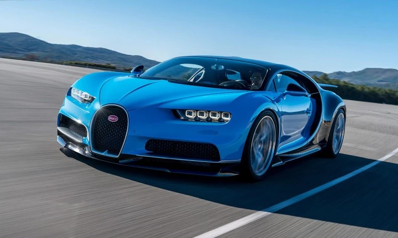 Bugatti Chiron jadący 400 km/h brzmi z zewnątrz jak samolot (wideo)