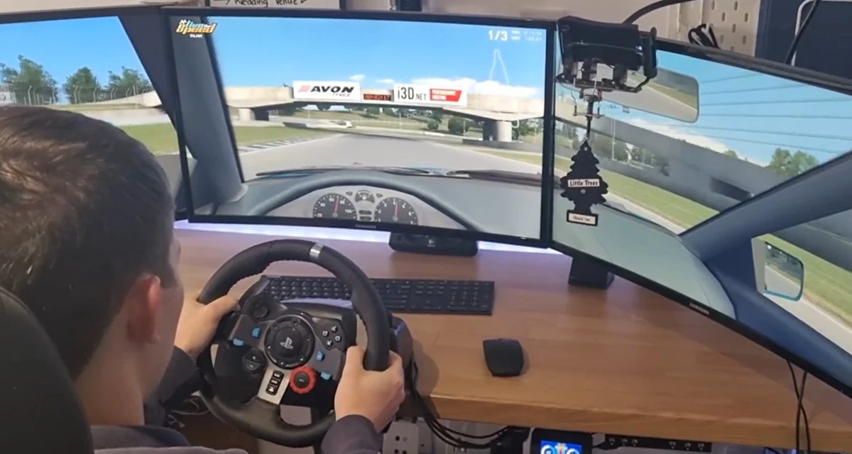 Dzięki Arduino choinka zapachowa w symulatorze zachowuje się jak w prawdziwym aucie