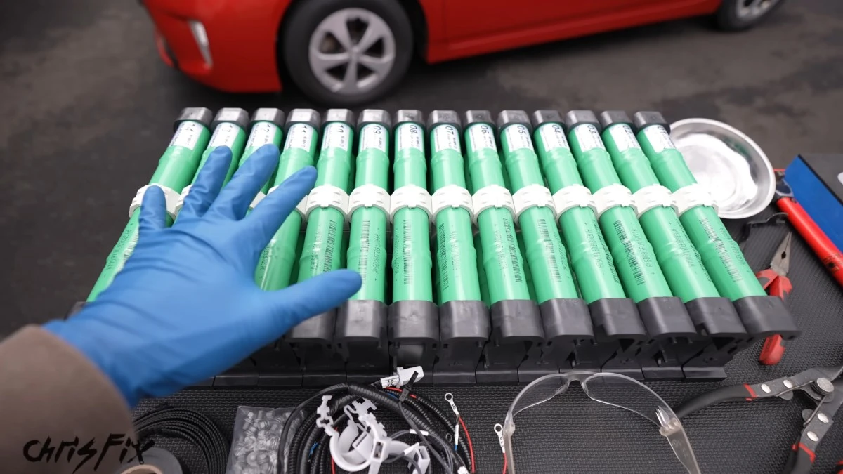 Nie panikujcie. Samodzielna naprawa baterii w samochodzie elektrycznym nie jest trudna