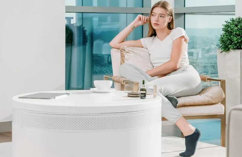 Lodówka z głośnikiem Bluetooth, ładowarką i lampką? Poznaj Comet Smart Nightstand