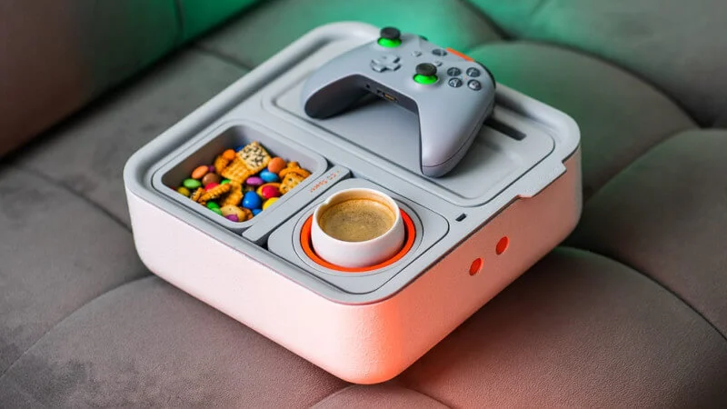 Świetny organizer dla gracza i kinomana. Kanapowa podstawka Couch Console