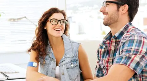 Cur to inteligentny plaster, który uśmierzy ból impulsami elektrycznymi (wideo)