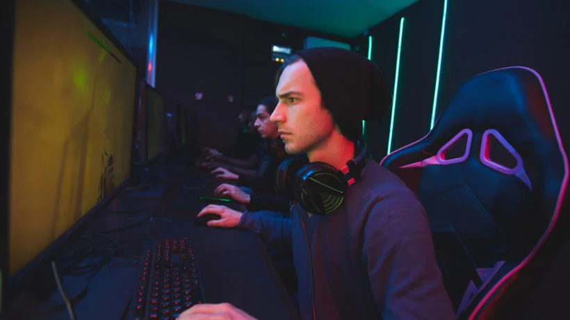 Jak wybrać dobry fotel gamingowy?