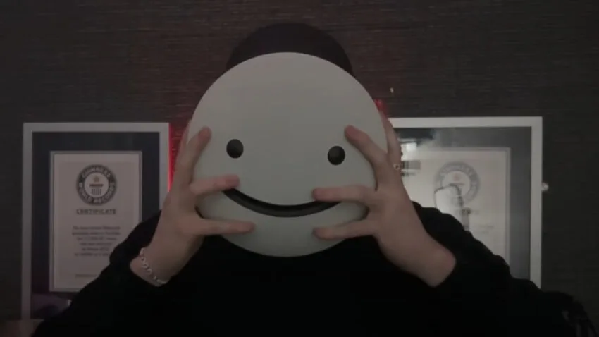 Dream znów zakrywa twarz. Hejt okazał się zbyt przytłaczający