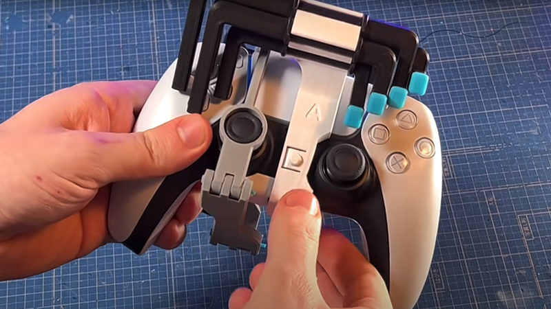 DualSense przystosowany do grania jedną ręką. Ciekawy projekt YouTubera