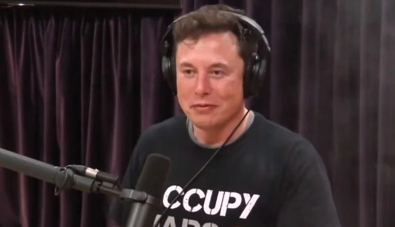 Elon Musk publikuje i kasuje dziwnego tweeta z Cybertruckiem i bananem