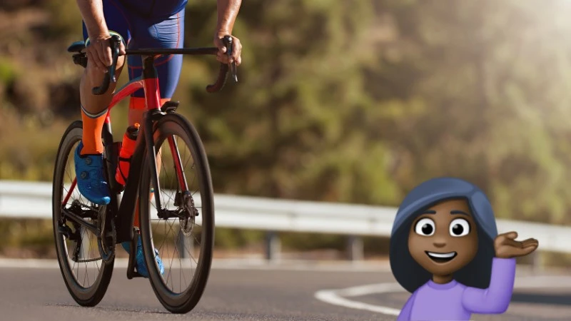 Kolarz zawieszony za emotikon na Twitterze. Nazwano go rasistą