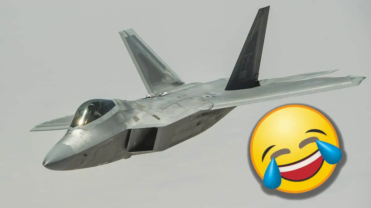 Według TVP myśliwce F22 Raptor osiągają prędkość światła i omijają prawa fizyki