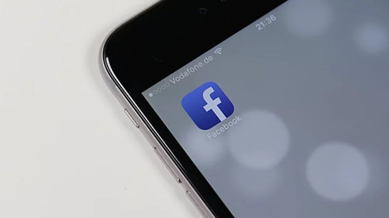 Aplikacja Facebooka znów będzie wyglądać inaczej. Niebieski ponownie wkracza do gry