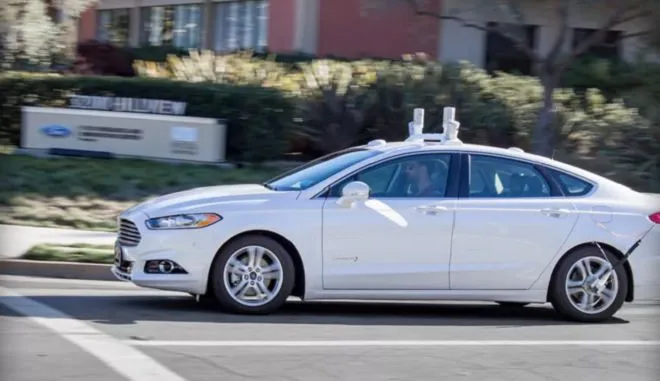 Autonomiczny samochód Forda wyjedzie na ulice w przyszłym roku