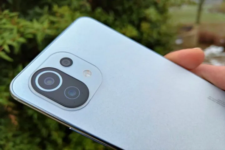 Test Xiaomi 11 Lite 5G NE. Świetny średniak, który ma raptem kilka niedociągnięć