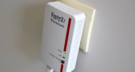 Internet z gniazdka elektrycznego? Test Fritz! Powerline 1000E