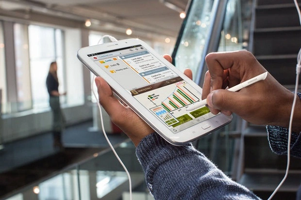 galaxy-note-8-0-lifestyle-1