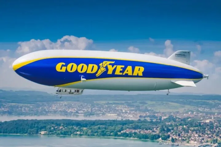 Jutro nad Polską przeleci sterowiec Goodyear Blimp. Zobacz, gdzie go wypatrywać