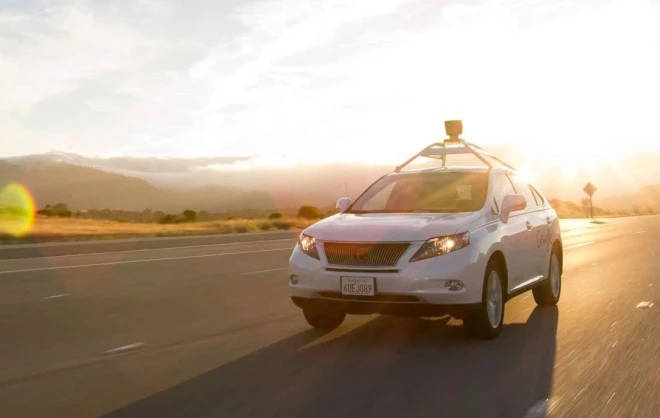 Autonomiczne auta Google? Tak, ale z… kierowcą