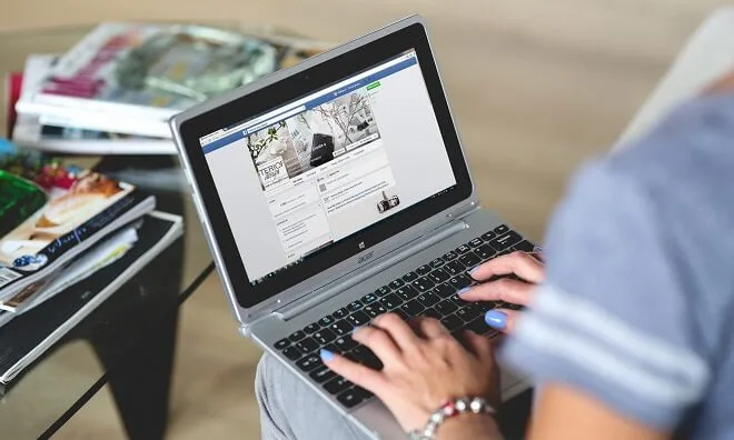 Facebook będzie informował, czy znajomy pisze właśnie komentarz