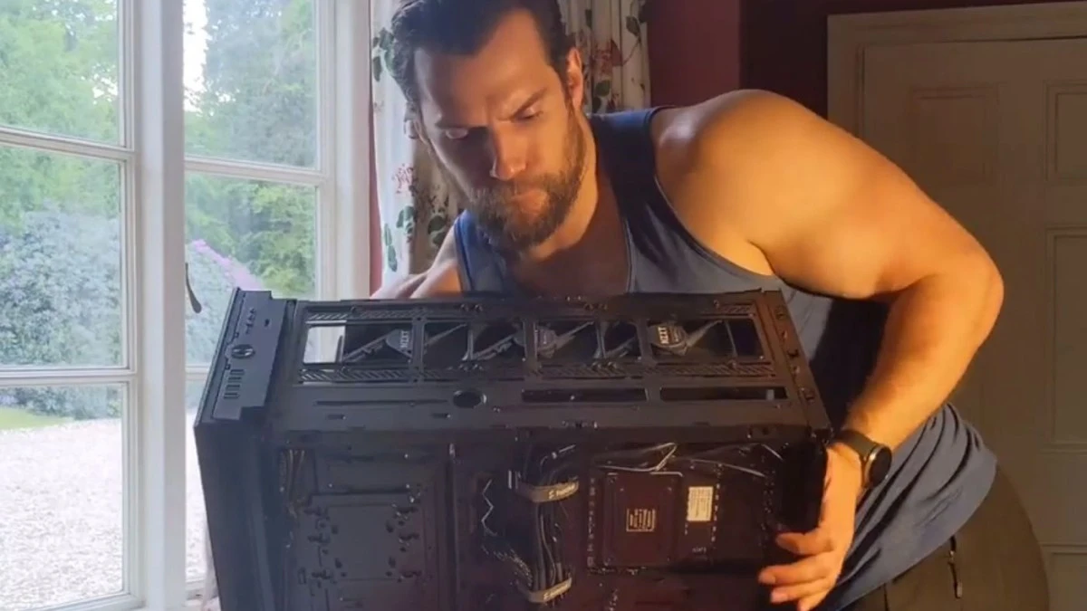 Henry Cavill w ekranizacji Warhammer 40K od Amazon