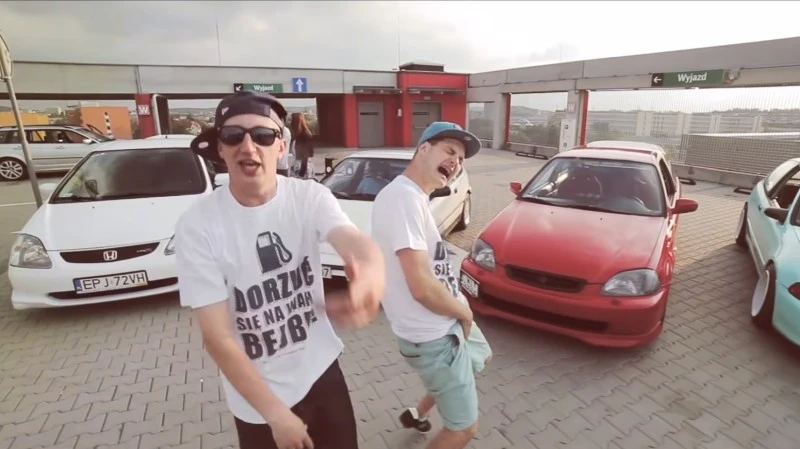 Samochody Honda zamieniły się w wehikuły czasu przez błąd kodowania