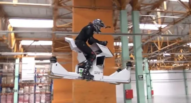 Rosjanie stworzyli prawdziwy latający motocykl (wideo)