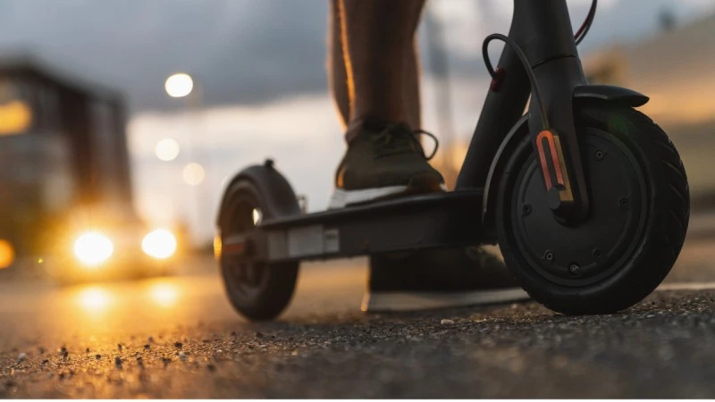 Prezes UOKiK ukarał operatora hulajnóg. Wprowadzał Polaków w błąd