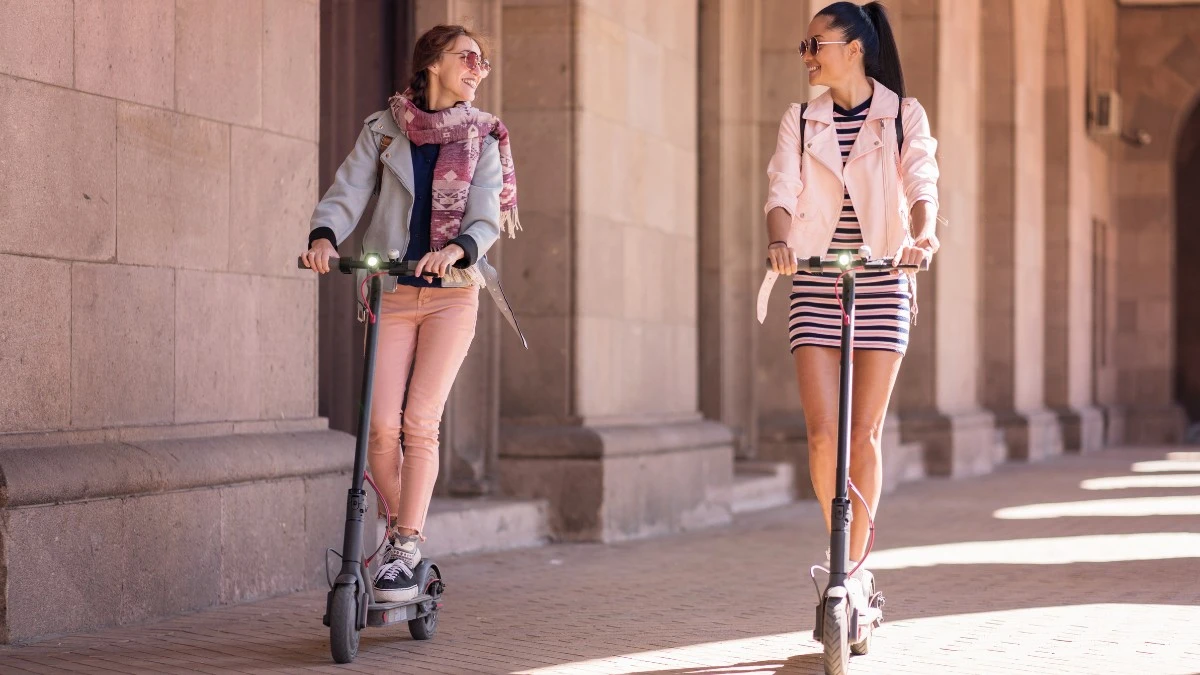 Mandaty za jazdę hulajnogą elektryczną. Co można, a czego nie?