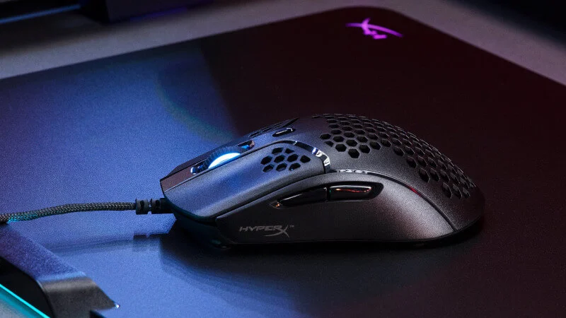 HyperX Pulsefire Haste. Gamingowa lekka mysz z modnymi otworami obudowy