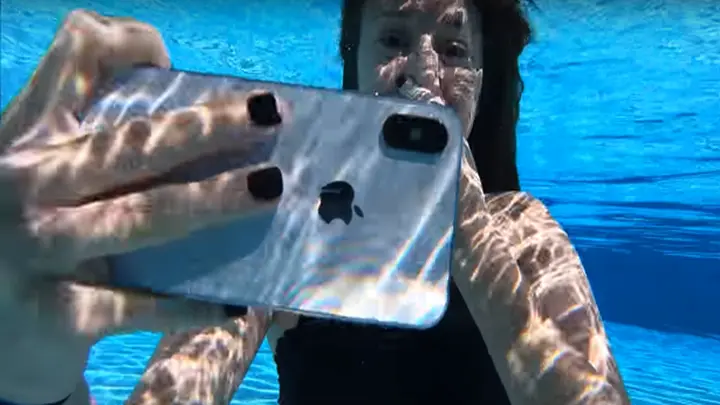 To niesamowite – iPhone X wytrzymał dwa tygodnie w rzece