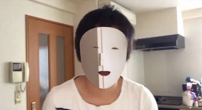 Programista za pomocą iPhone’a X sprawił, że jego twarz stała się niewidoczna