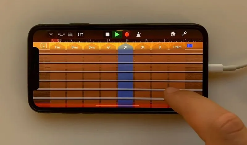 Sweet Child O’Mine od Guns N’ Roses i inne hity zagrane na… iPhonie [wideo]