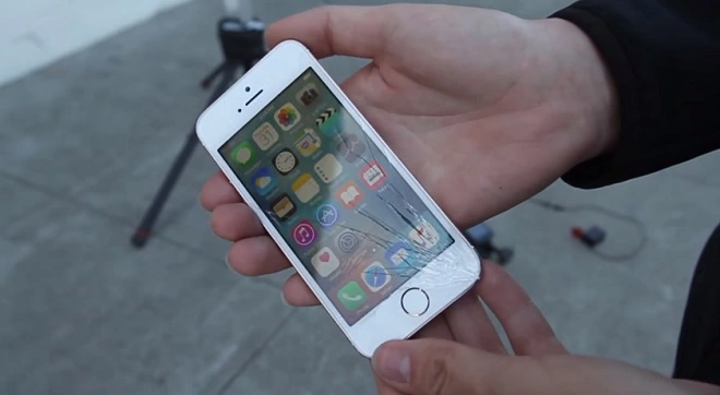 iPhone SE w ekstremalnym teście wytrzymałości (wideo)