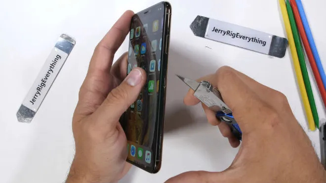 Apple iPhone XS Max w teście wytrzymałości