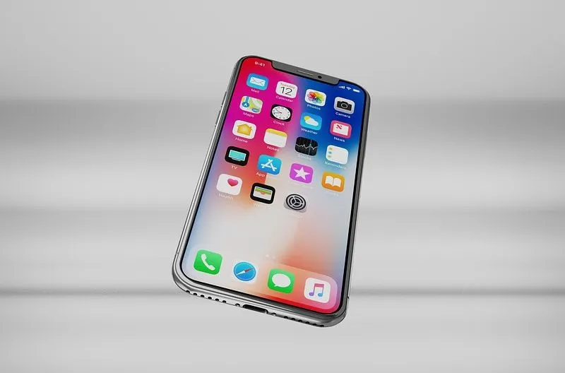 Apple winne „miliony” Samsungowi przez słabą sprzedaż iPhone’ów X