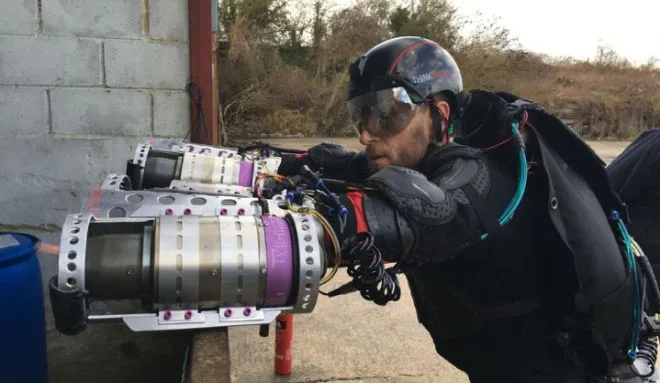 Brytyjski wynalazca buduje zbroję w stylu Iron Mana