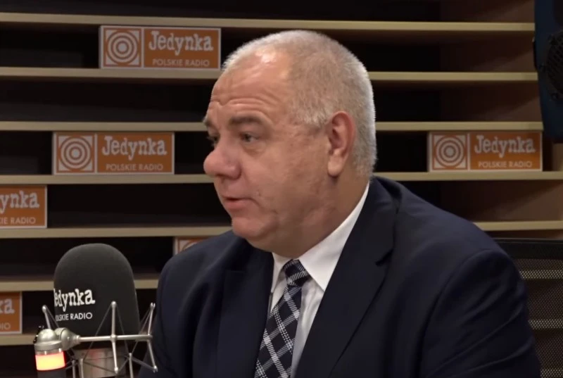 Jacek Sasin „poprosił” Pocztę Polską o wstrzymanie ściągania abonamentu RTV