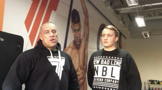 Znany YouTuber odszukał i ukarał hejtera, który szkalował jego rodzinę