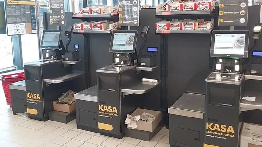 Napiwki dla kas samoobsługowych i automatów. Nowy, kuriozalny pomysł korporacji