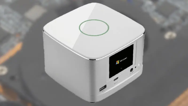 Mini PC z wbudowanym ekranem. Oryginalny dodatek w komputerze na Intel Core i5