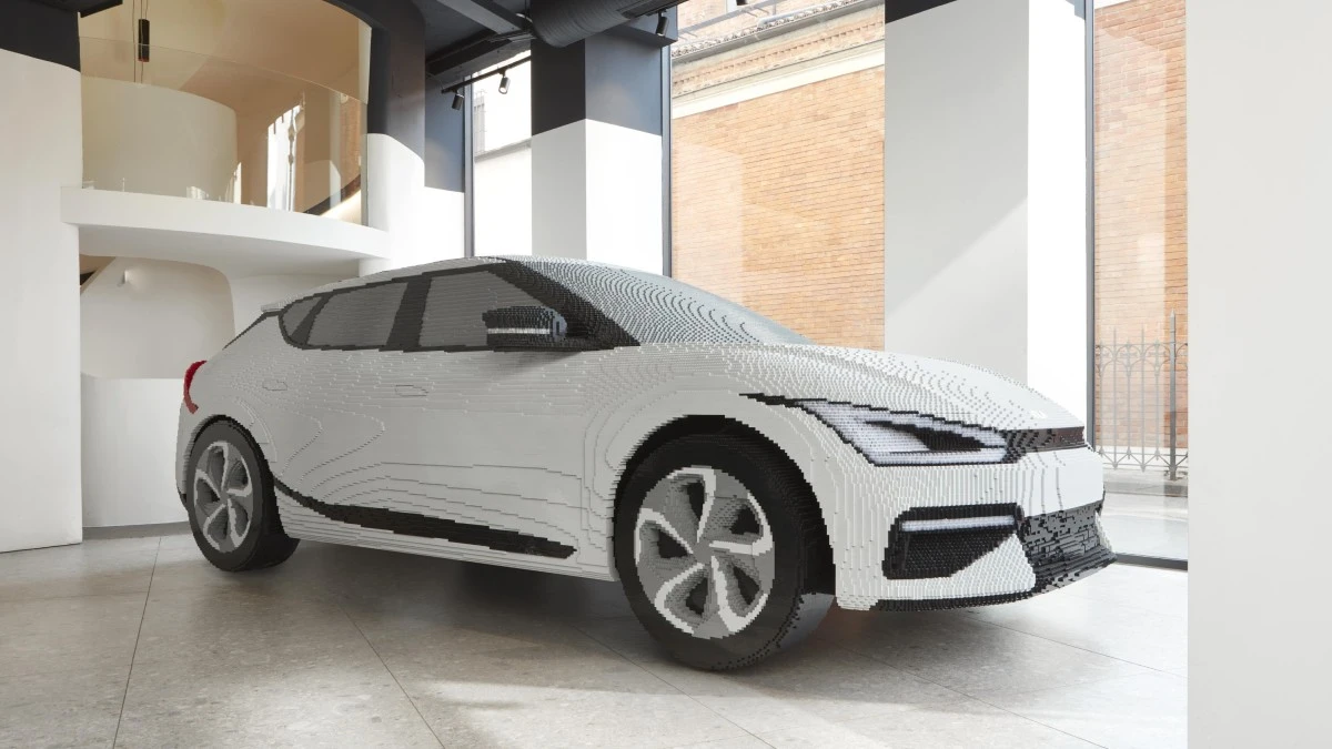 Kia EV6 z LEGO – użyto 350 tysięcy klocków. Zobacz proces budowy
