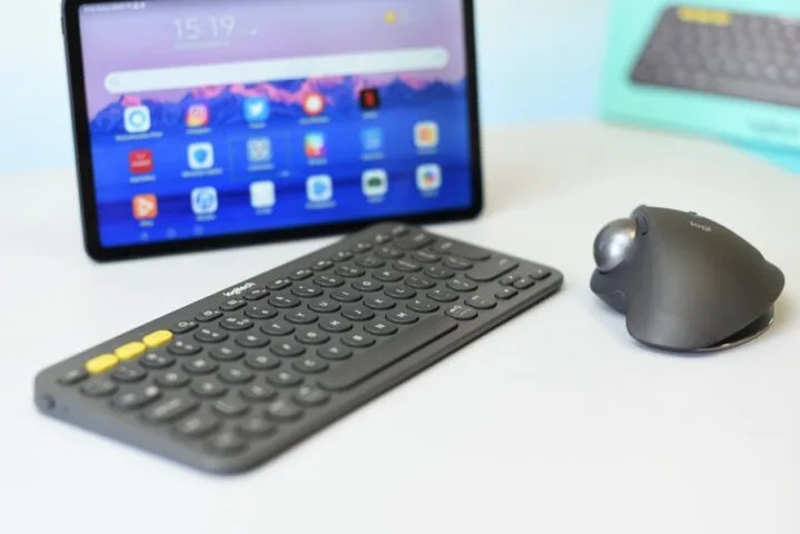 Wszechstronny zestaw do pracy zdalnej. Mysz Logitech MX Ergo i klawiatura K380