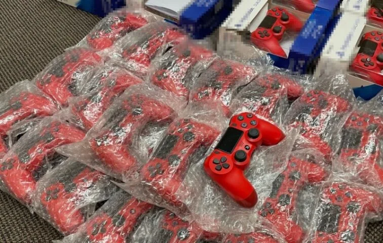 Polska Policja przejęła podrobione akcesoria elektroniczne Sony i Apple. Uważajcie na podejrzane oferty