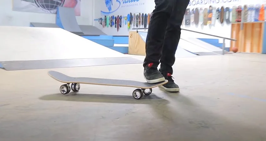 Kółka do Maca Pro za 3500 zł zamontowane do deskorolki? To nie działa [WIDEO]