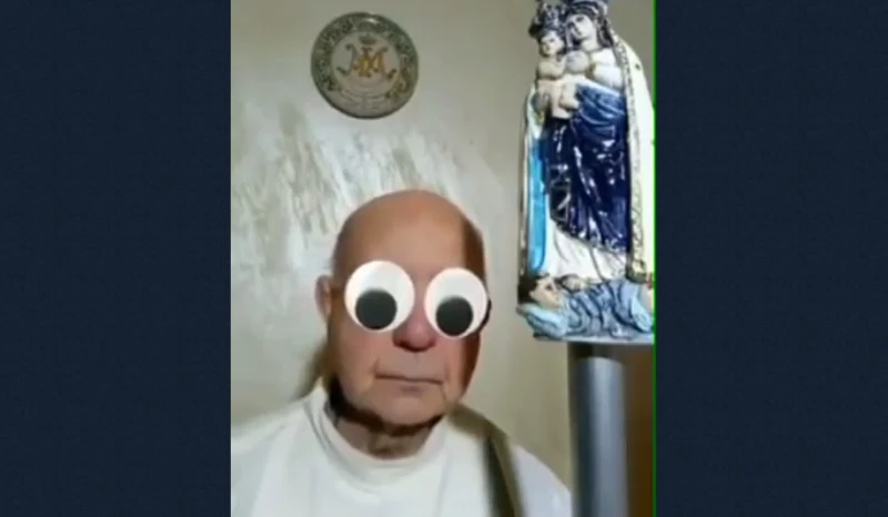 Ksiądz hitem internetu. Podczas transmisji mszy włączył filtry ma Facebooku (wideo)